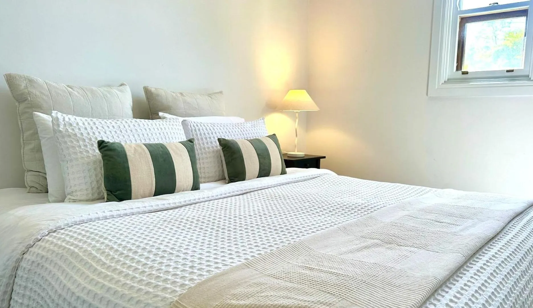 Modern & Convenient Family Home With Ample Amenities Adelaide Tatil Evi