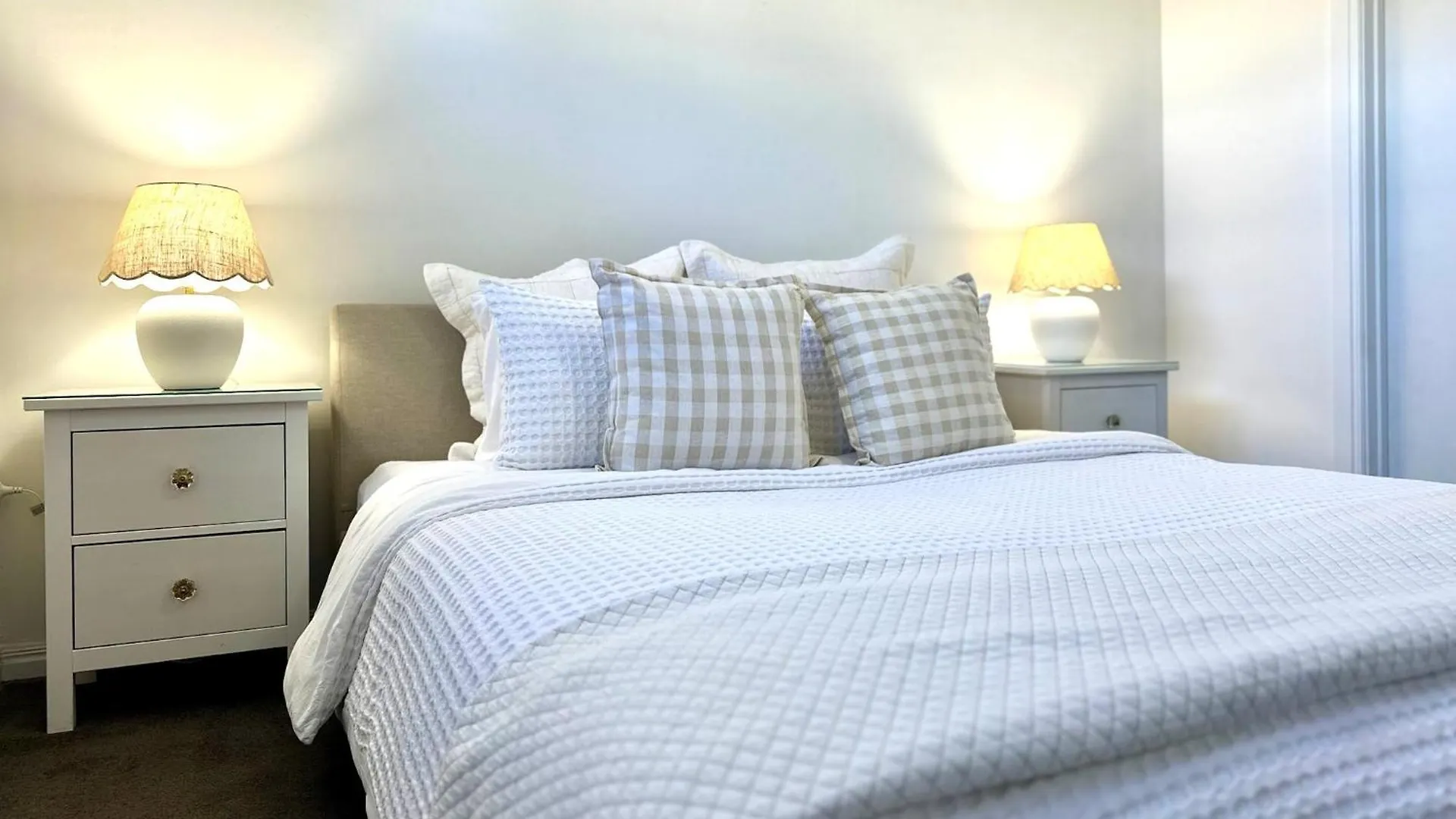 Modern & Convenient Family Home With Ample Amenities Adelaide 0*,