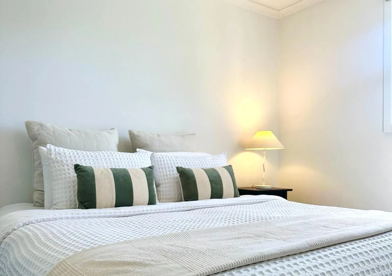 Modern & Convenient Family Home With Ample Amenities Adelaide 0*,  Avustralya