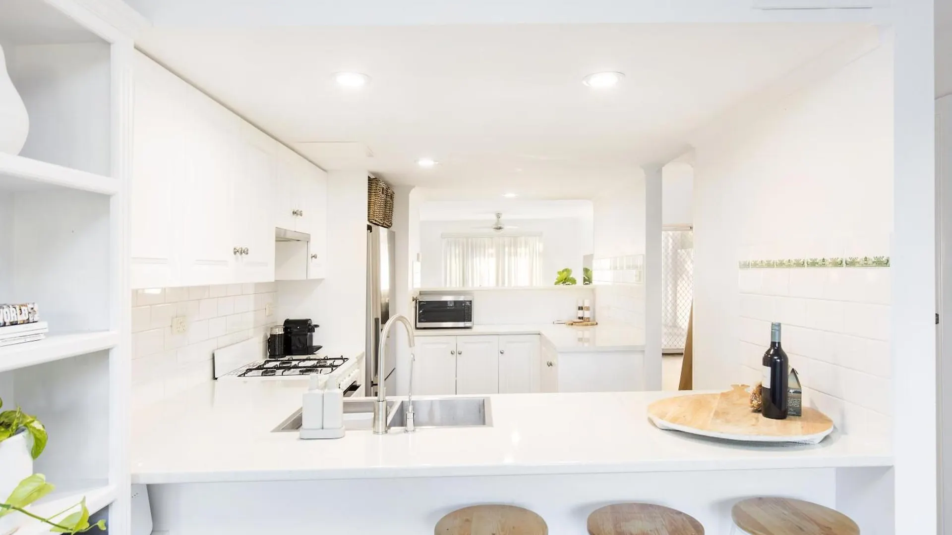 Modern & Convenient Family Home With Ample Amenities Adelaide 0*,